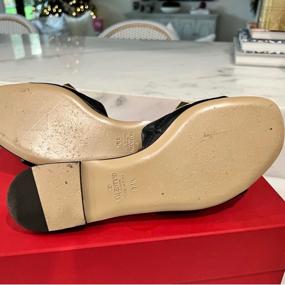 VALENTINO FLAT ROMAN STUD SLIDE
SANDAL 37.5 - Picture 6 of 6